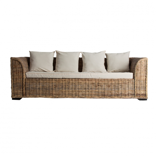 Decora tu exterior con este sofá de 4 plazas para exterior de ratán acabado natural.