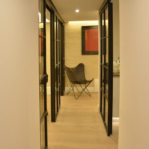 vidriera en negro para salon en zaragoza